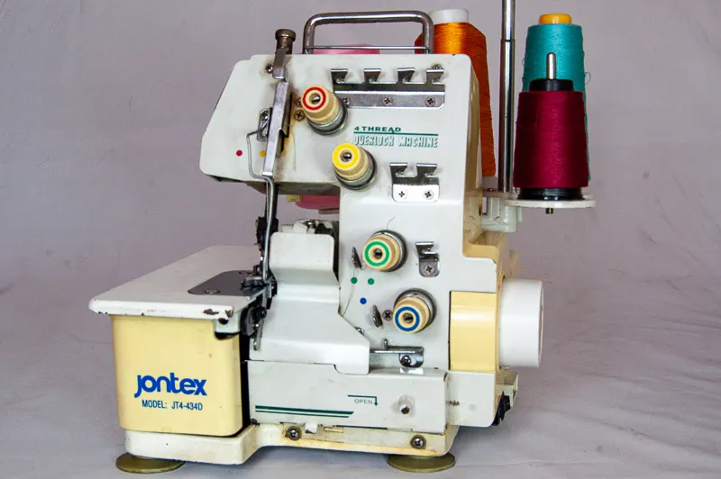 Maquina de coser Oberlck domestica