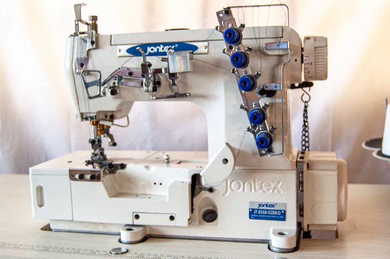 Maquina  de coser, recubridora jontex